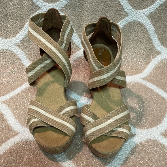 Tan Strap Wedges - Picture 4 of 15